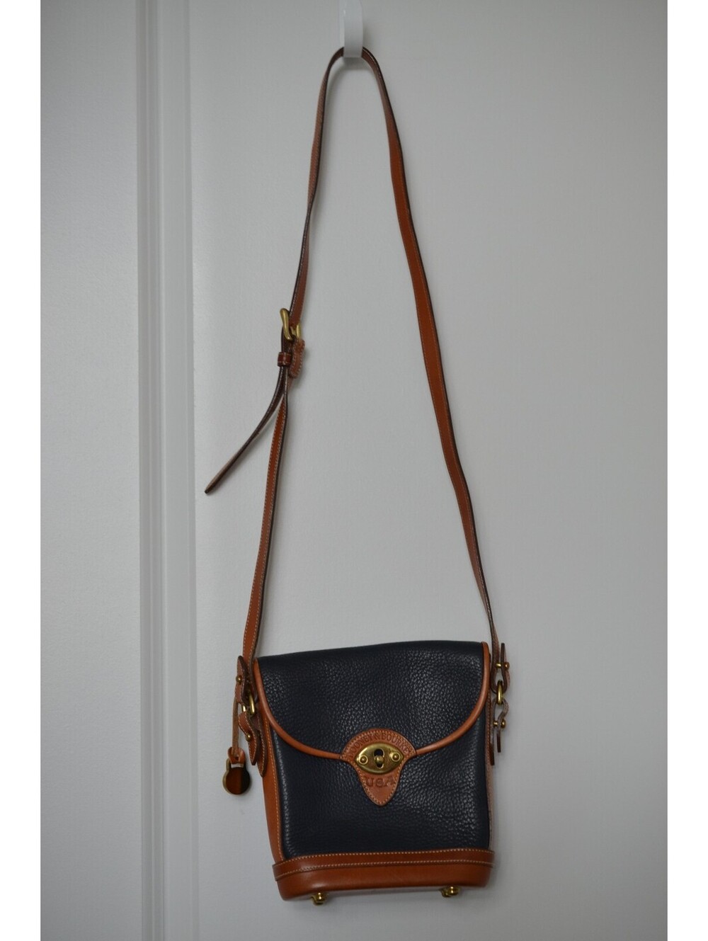 Vintage Dooney & Bourke Small Spectator Crossbody Navy British Tan AWL USA